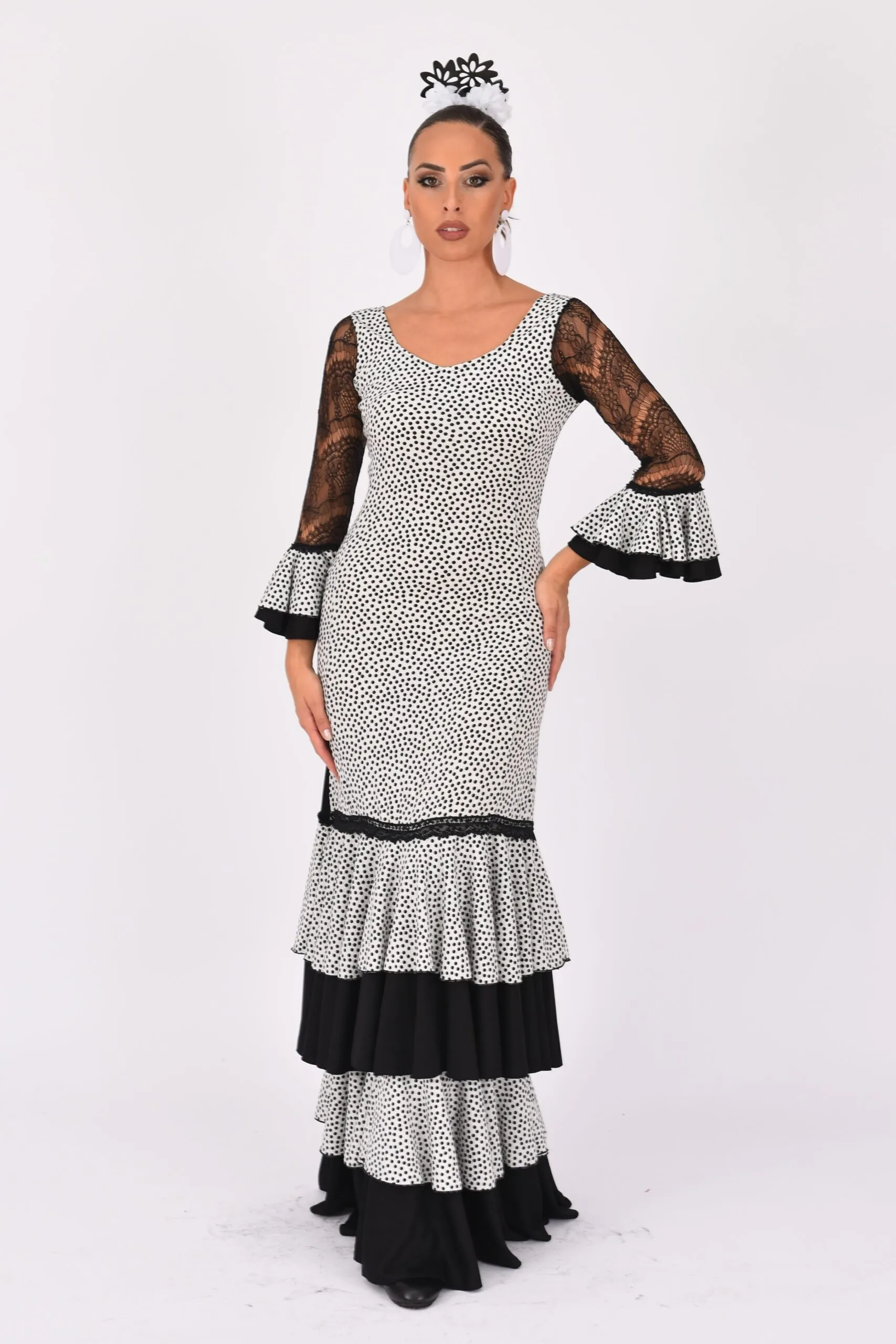 Vestido Flamenco de Lunares con magas en Encaje y volantes